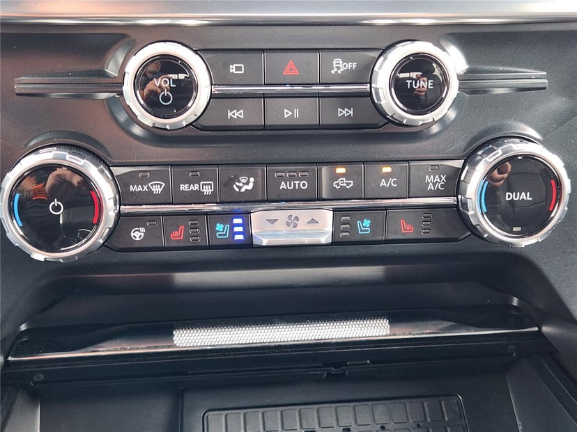 2025 Ford F-150 - Image 13