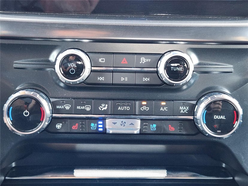 2025 Ford F-150 - Image 13