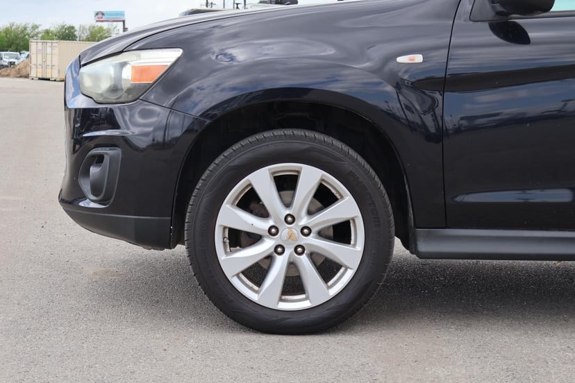 2015 Mitsubishi Outlander Sport - Image 2