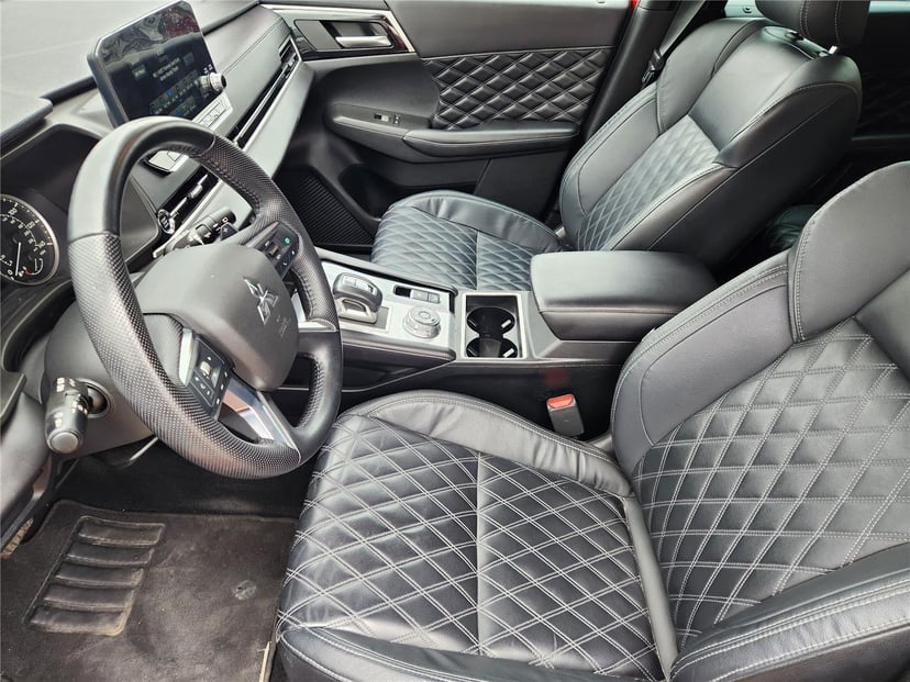 2022 Mitsubishi Outlander - Image 12