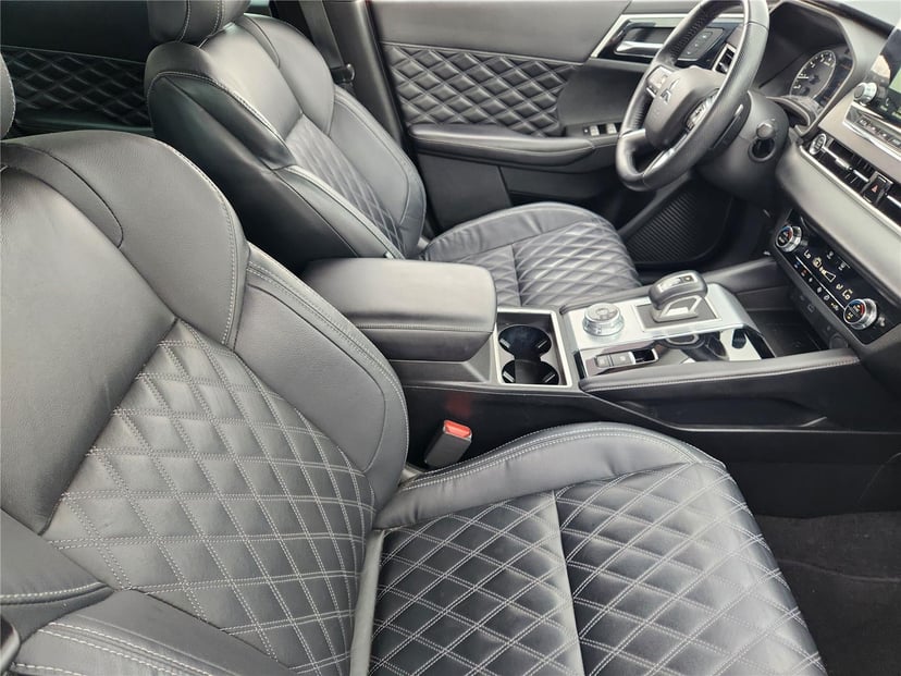 2022 Mitsubishi Outlander - Image 14