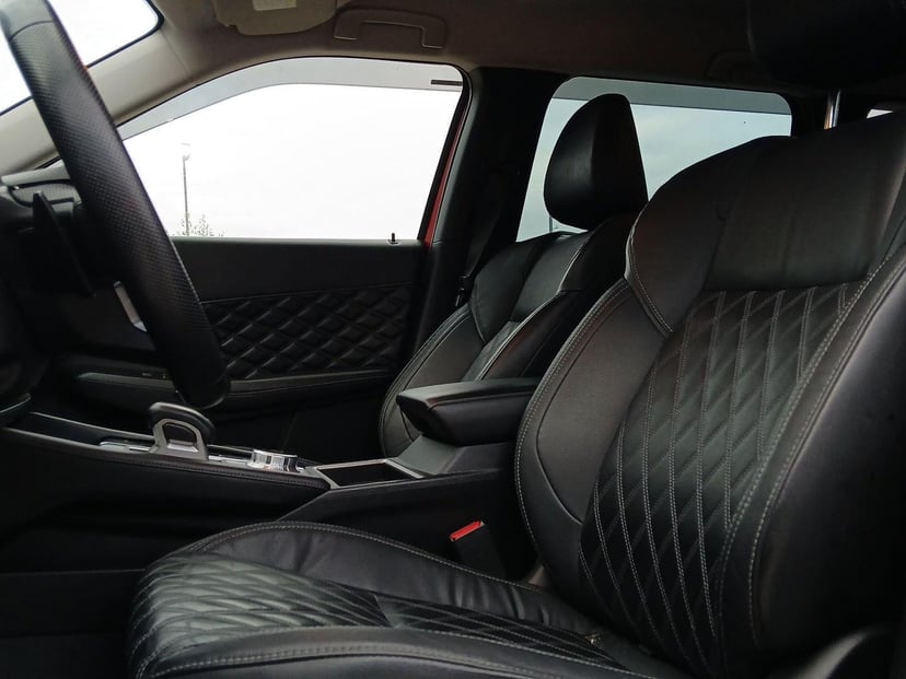 2022 Mitsubishi Outlander - Image 6