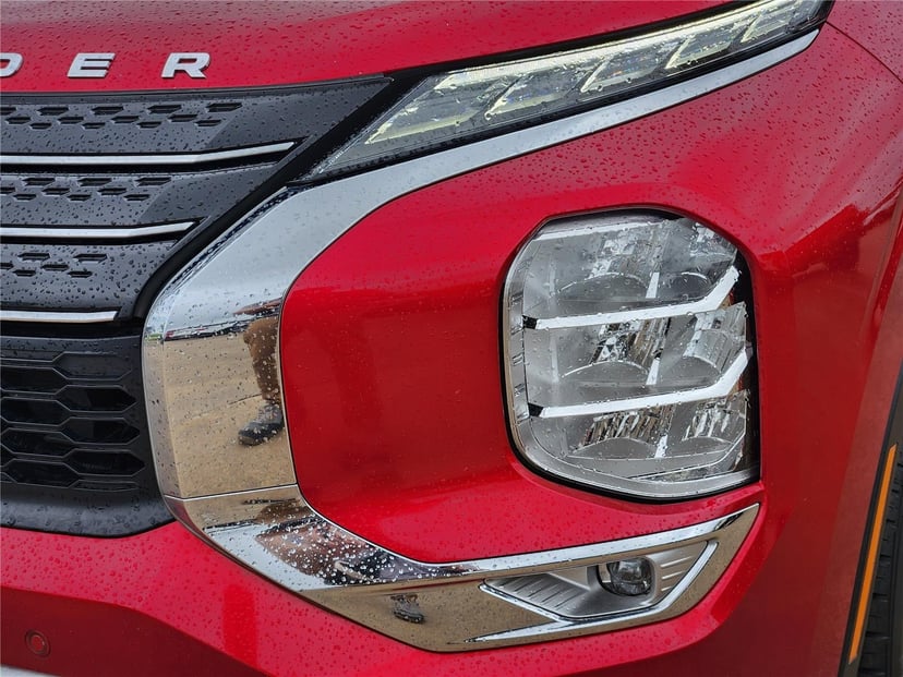 2022 Mitsubishi Outlander - Image 7