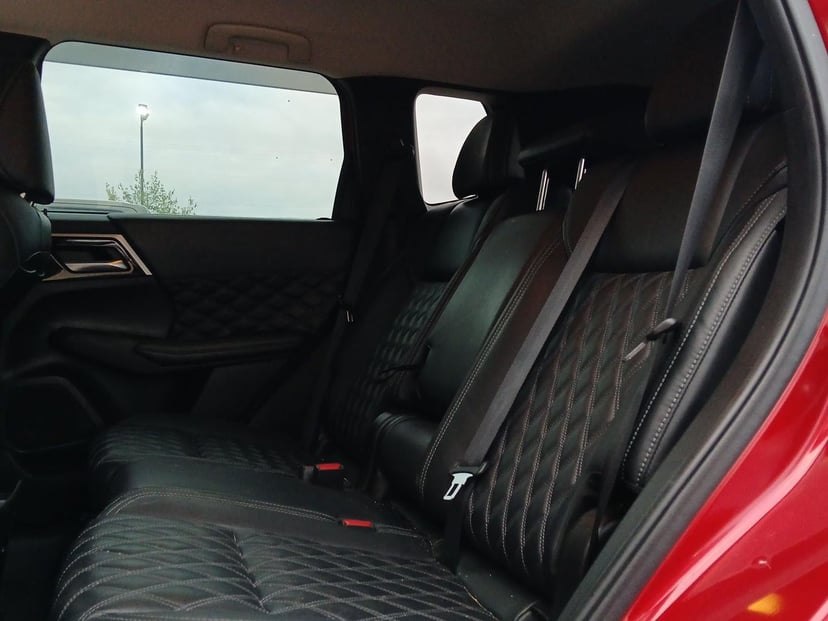 2022 Mitsubishi Outlander - Image 8