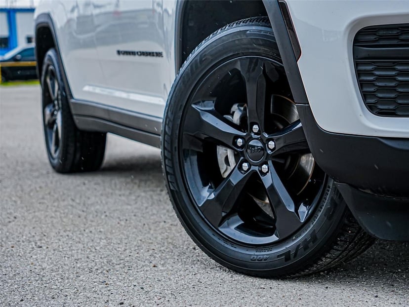 2024 Jeep Grand Cherokee - Image 2