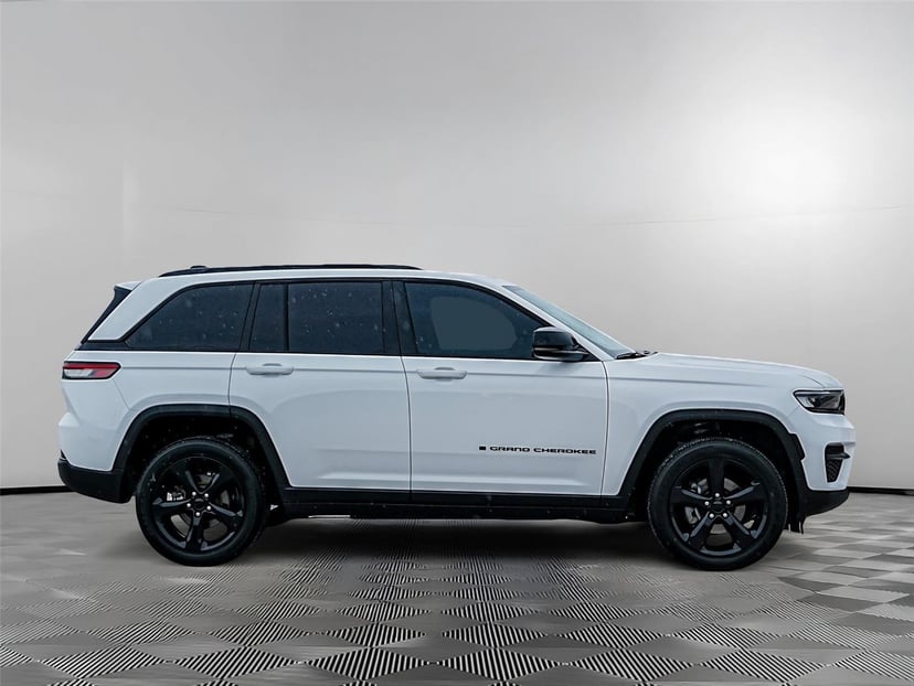 2024 Jeep Grand Cherokee - Image 3