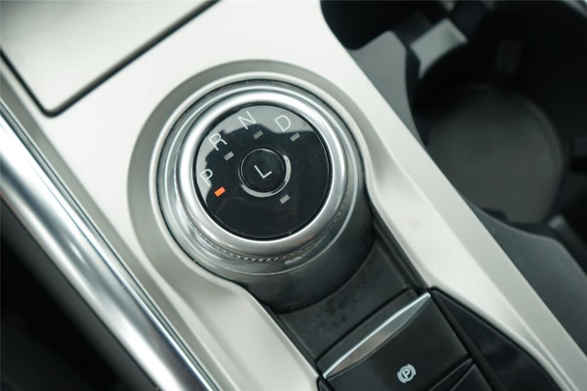 2022 Ford Explorer Hybrid - Image 13