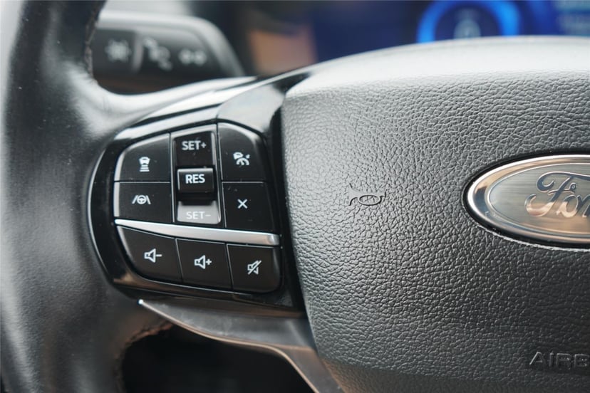 2022 Ford Explorer Hybrid - Image 16
