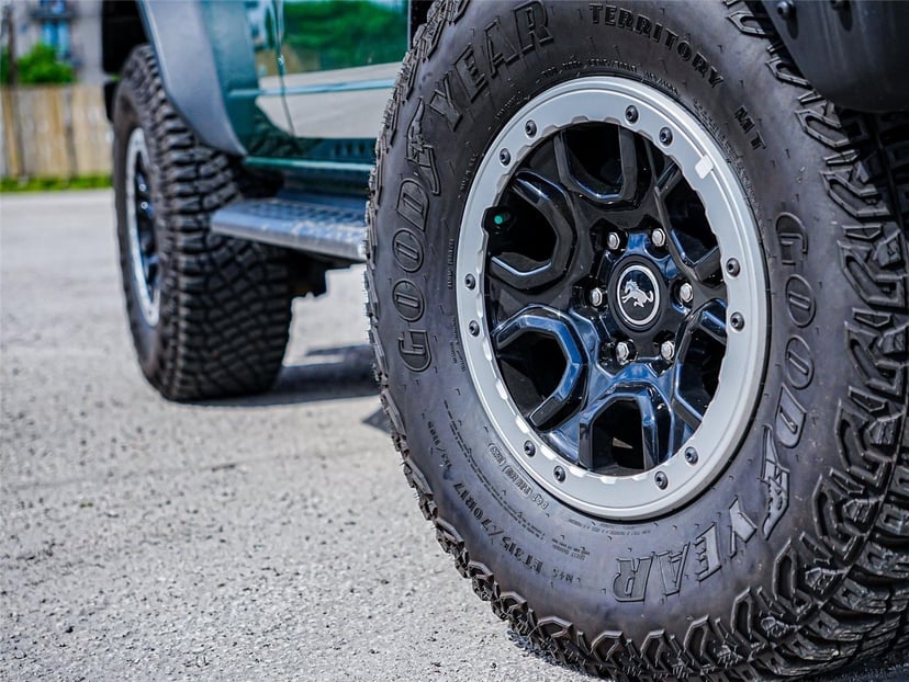 2023 Ford Bronco - Image 2