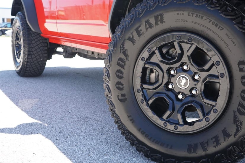 2023 Ford Bronco - Image 2