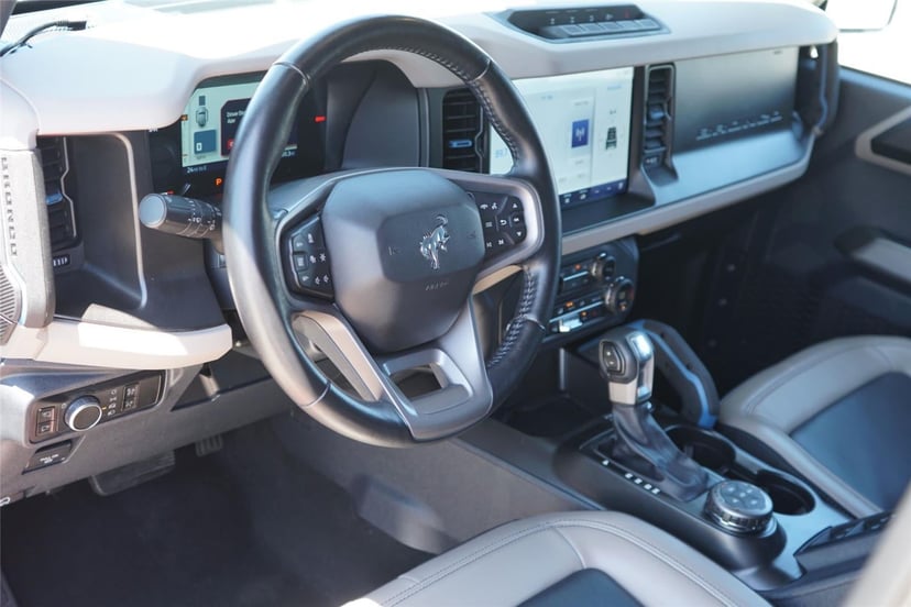 2023 Ford Bronco - Image 9