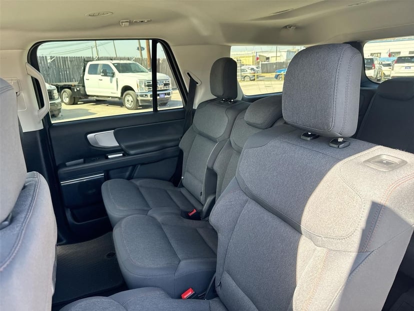 2025 Ford Expedition - Image 23