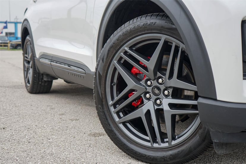 2025 Ford Explorer - Image 2