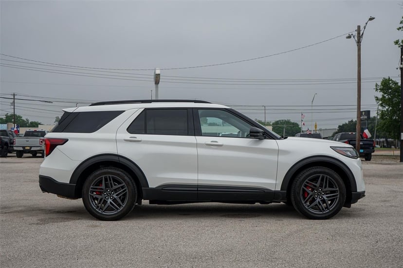 2025 Ford Explorer - Image 4