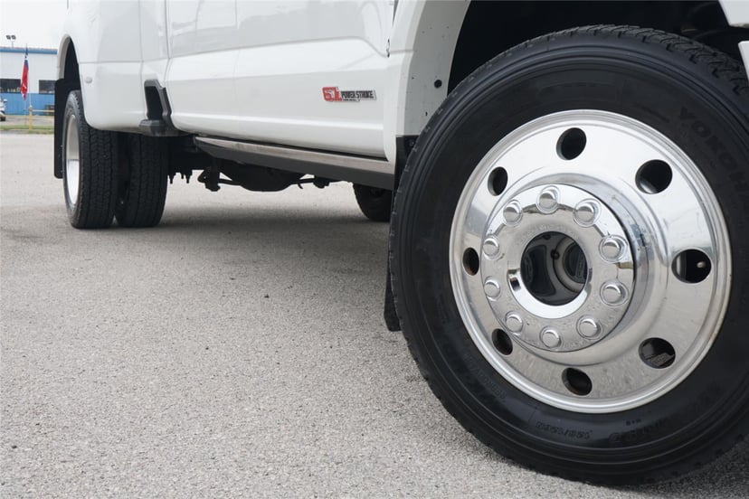 2023 Ford Super Duty F-450 - Image 2