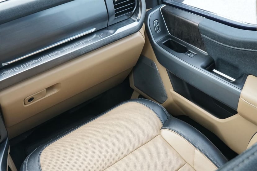 2023 Ford Super Duty F-450 - Image 27