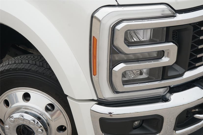 2023 Ford Super Duty F-450 - Image 3