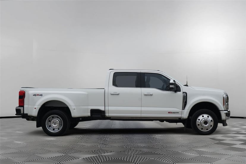 2023 Ford Super Duty F-450 - Image 4