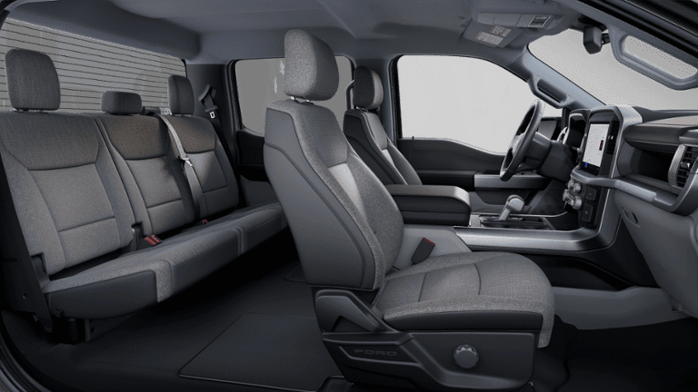 2025 Ford F-150 Lightning - Image 27