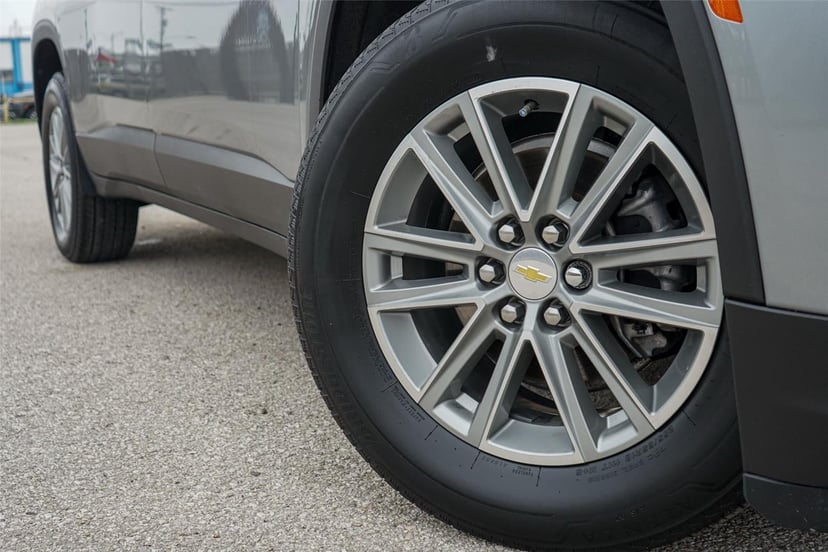 2023 Chevrolet Traverse - Image 2