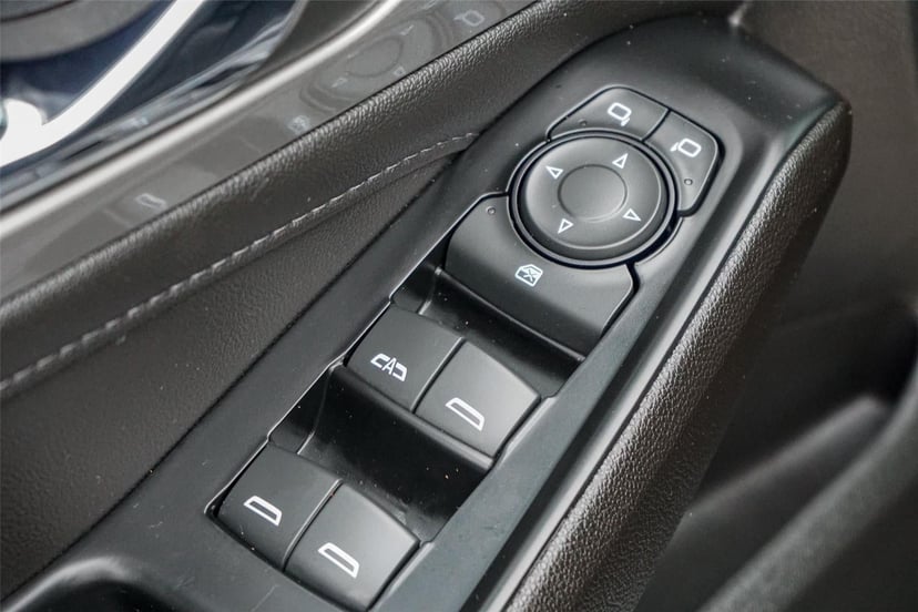 2023 Chevrolet Traverse - Image 21