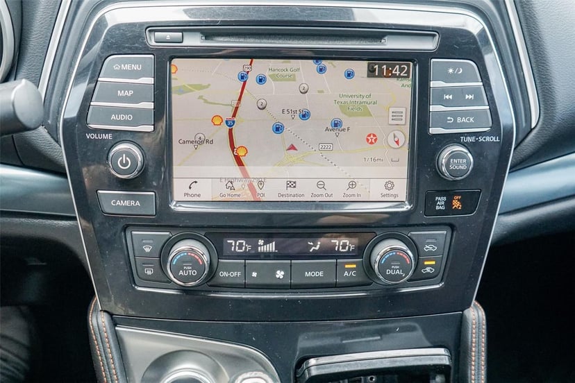 2019 Nissan Maxima - Image 13