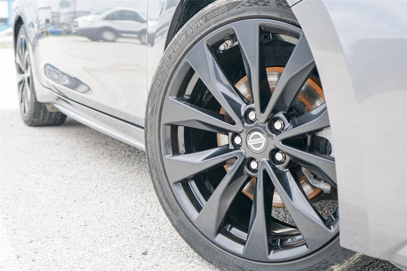 2019 Nissan Maxima - Image 2