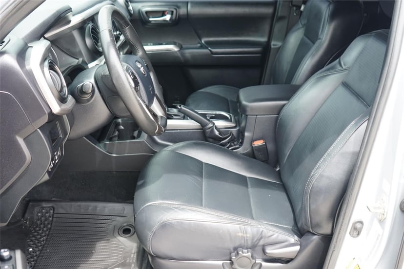 2018 Toyota Tacoma - Image 10