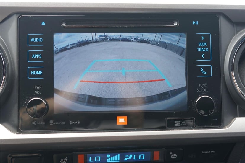 2018 Toyota Tacoma - Image 12