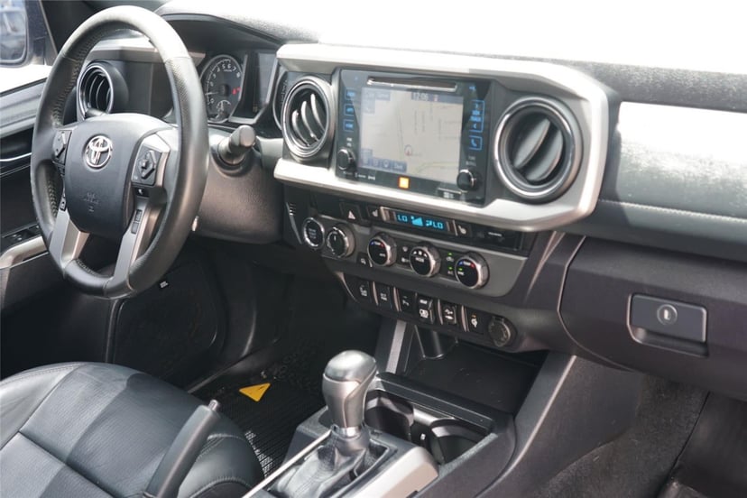 2018 Toyota Tacoma - Image 29