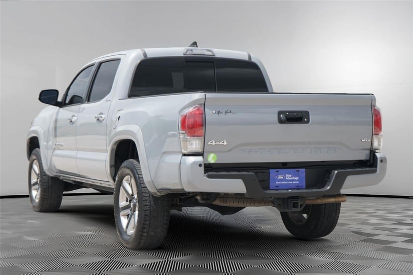 2018 Toyota Tacoma - Image 6
