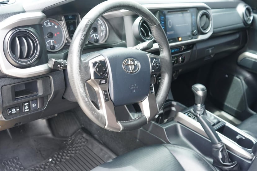 2018 Toyota Tacoma - Image 9