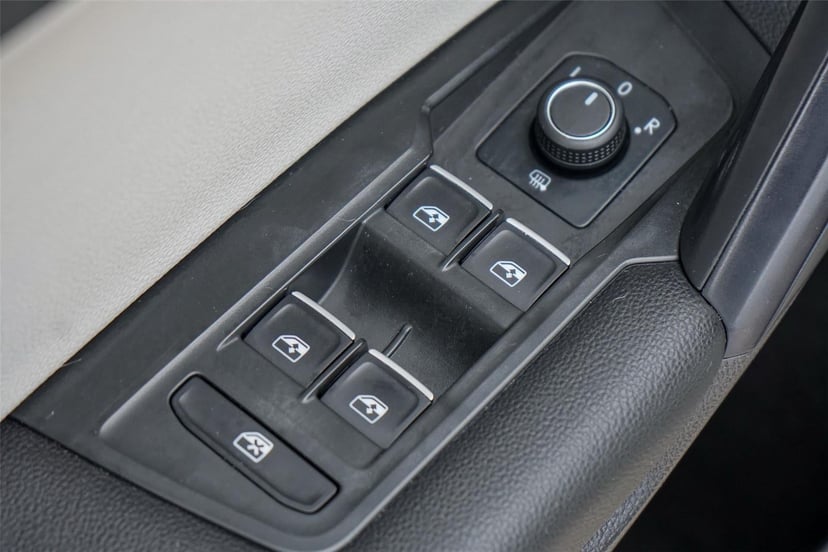 2021 Volkswagen Tiguan - Image 21