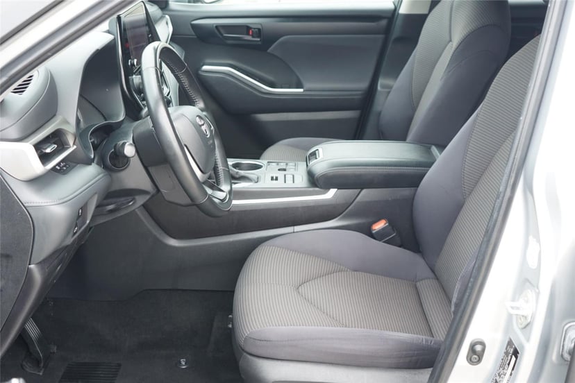 2023 Toyota Highlander - Image 10