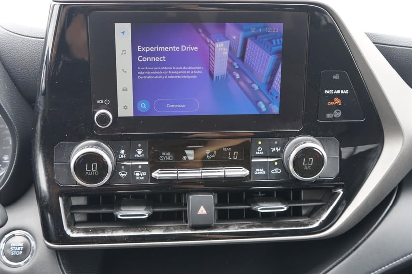 2023 Toyota Highlander - Image 13