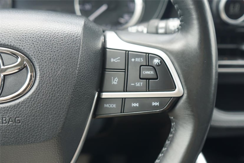 2023 Toyota Highlander - Image 16