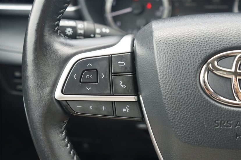 2023 Toyota Highlander - Image 17
