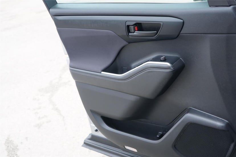 2023 Toyota Highlander - Image 19