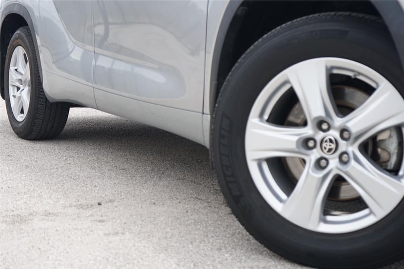 2023 Toyota Highlander - Image 2