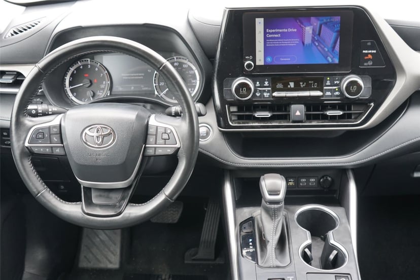 2023 Toyota Highlander - Image 25