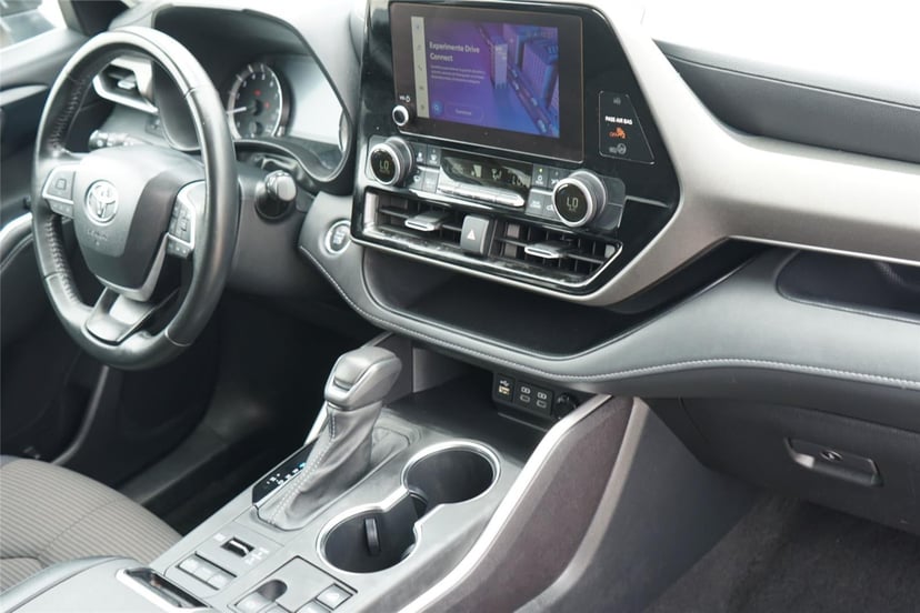 2023 Toyota Highlander - Image 28