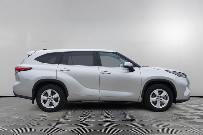 2023 Toyota Highlander - Image 4