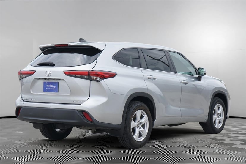 2023 Toyota Highlander - Image 5