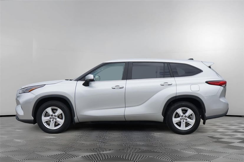 2023 Toyota Highlander - Image 7