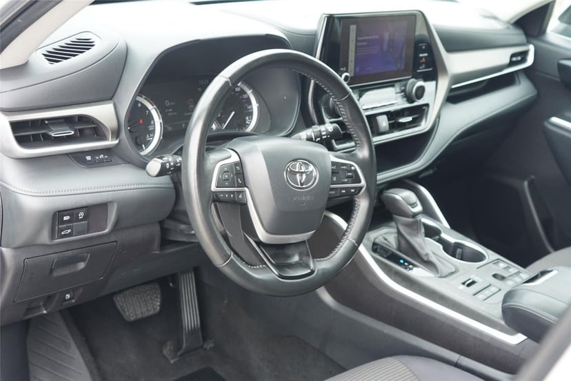 2023 Toyota Highlander - Image 9