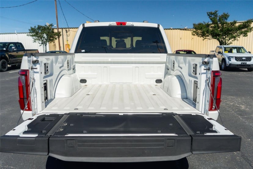 2025 Ford F-150 - Image 25
