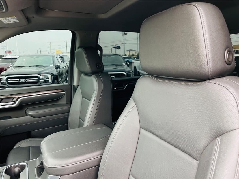 2025 Chevrolet Silverado 2500HD - Image 10