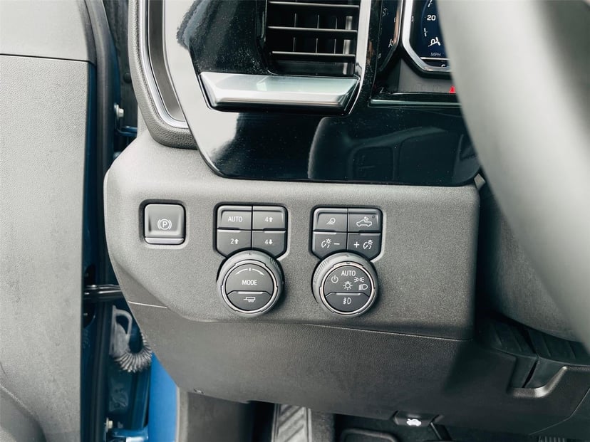 2025 Chevrolet Silverado 2500HD - Image 14