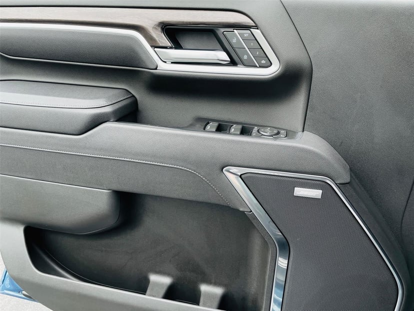2025 Chevrolet Silverado 2500HD - Image 15