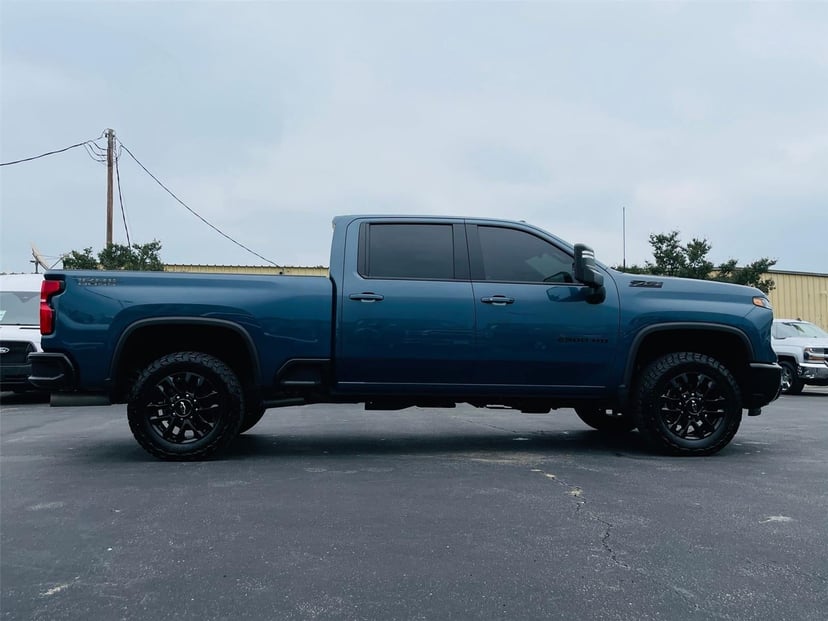 2025 Chevrolet Silverado 2500HD - Image 2
